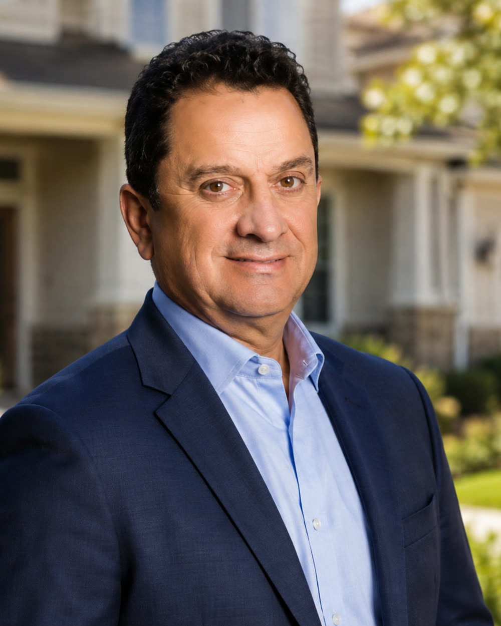 Antonio Rubio, agente de bienes raíces bilingüe en Yuba City, California